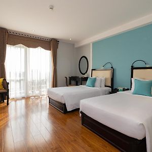 Junior Twin Room Balcony City view